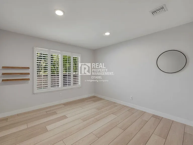1027 E Palm Ave — Photo 24