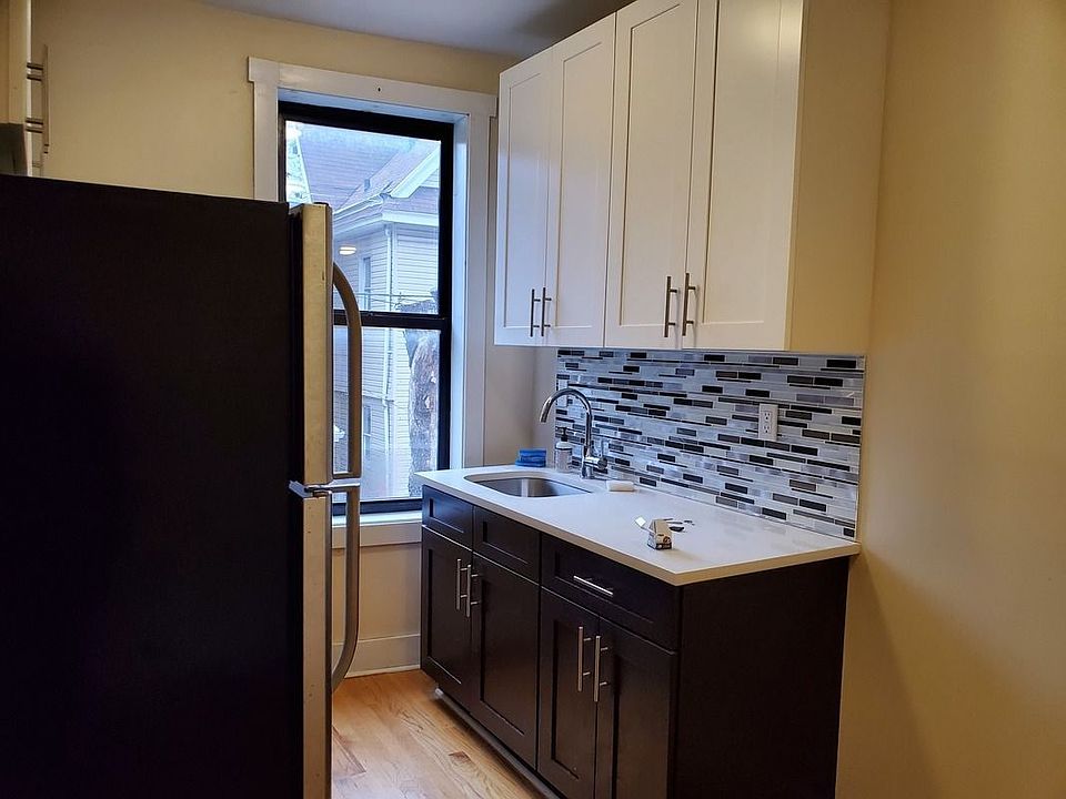 1st image of 292 Midwood St #B4