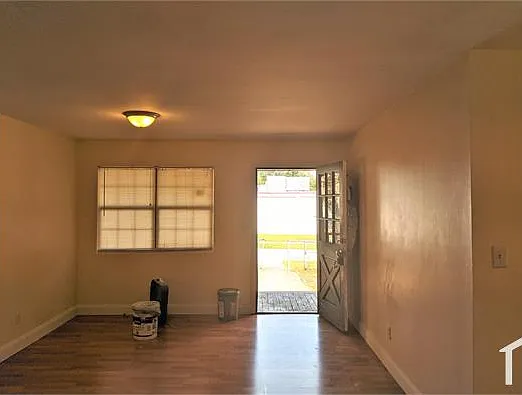 1714 W Saint Joseph St — Photo 2