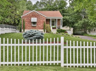 1925 Burnett Ave, Saint Louis, MO 63125