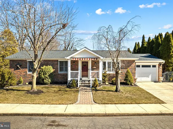 1 Lynns Ct, Morrisville, PA 19067