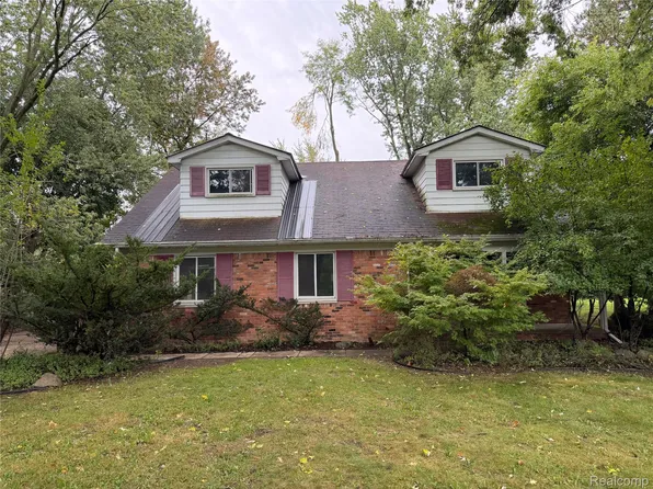 2109 Walton Blvd, Rochester Hills, MI 48309
