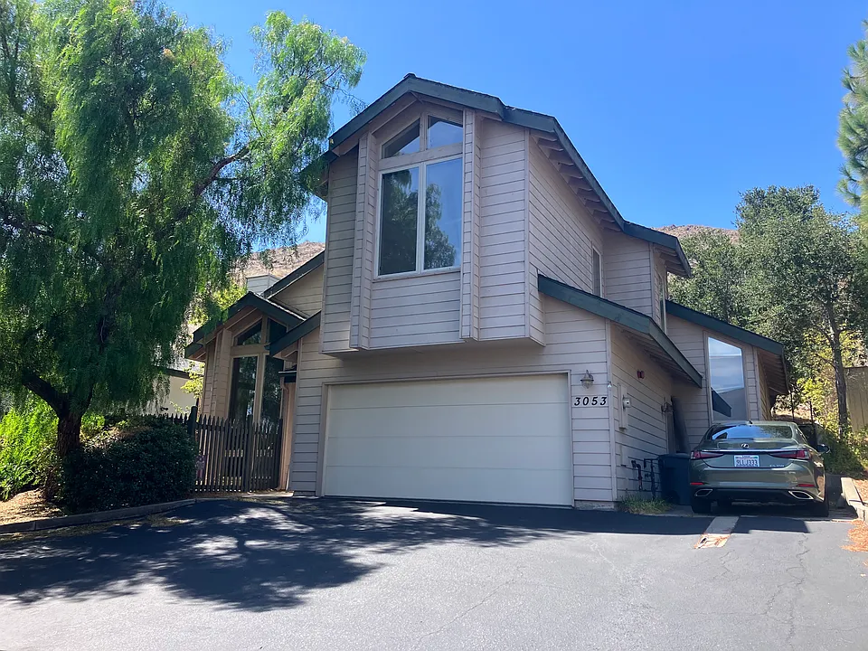 3053 Rockview Pl