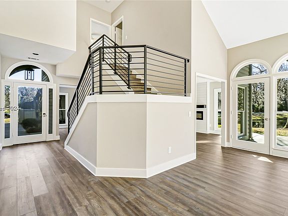 4th image of 10 Knollwood Dr