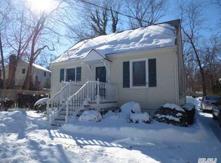 45 Pidgeon Hill Rd, Huntington Station, NY 11746