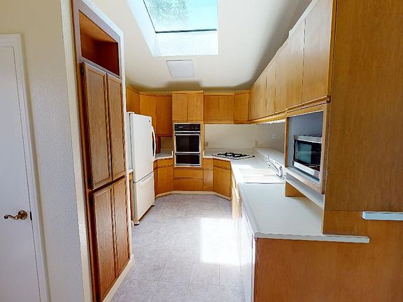 3rd image of 252 H Ave
