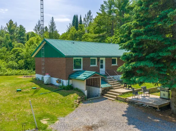 163 Rose Lake Rd, Huntsville, ON P0B 1M0