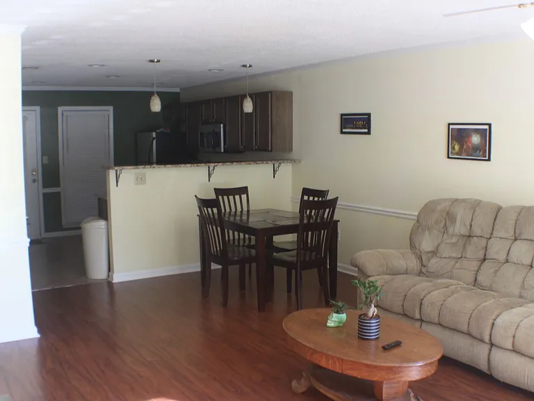 1515 S Lumpkin St #202 — Photo 2
