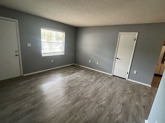 4th image of 98 Surf Dr