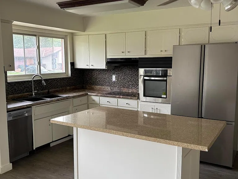 4900 Kresge Dr — Photo 4