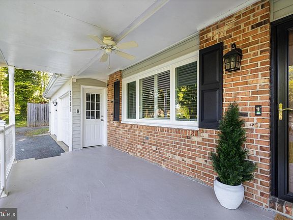 3rd image of 2505 Lewis Ln