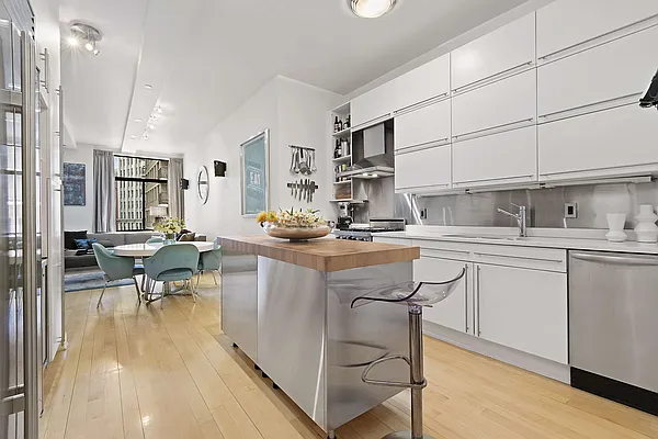 Sold by Compass | media 18