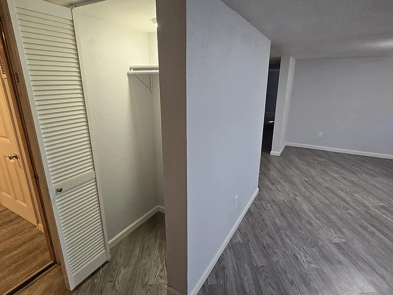 607 S 9th St #1 — Photo 5