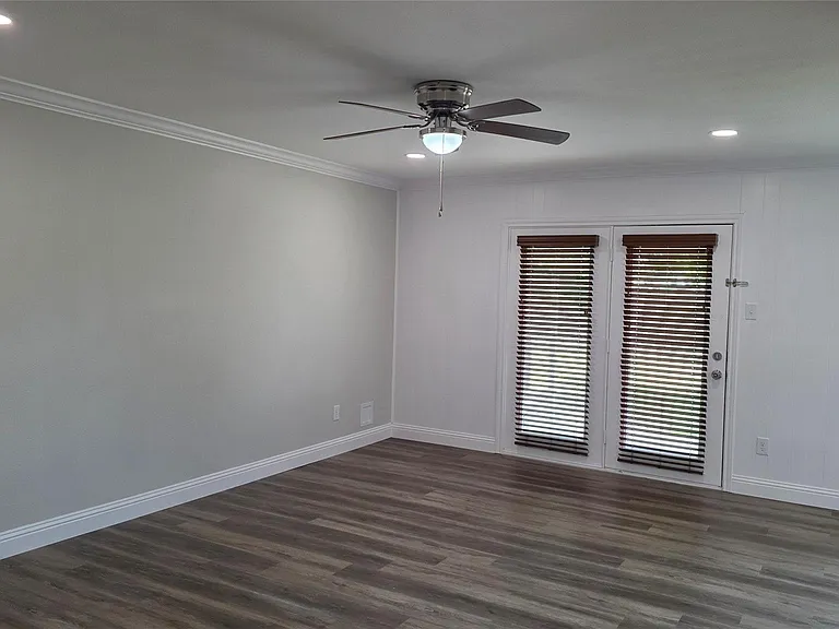 335 Springwillow Rd — Photo 3
