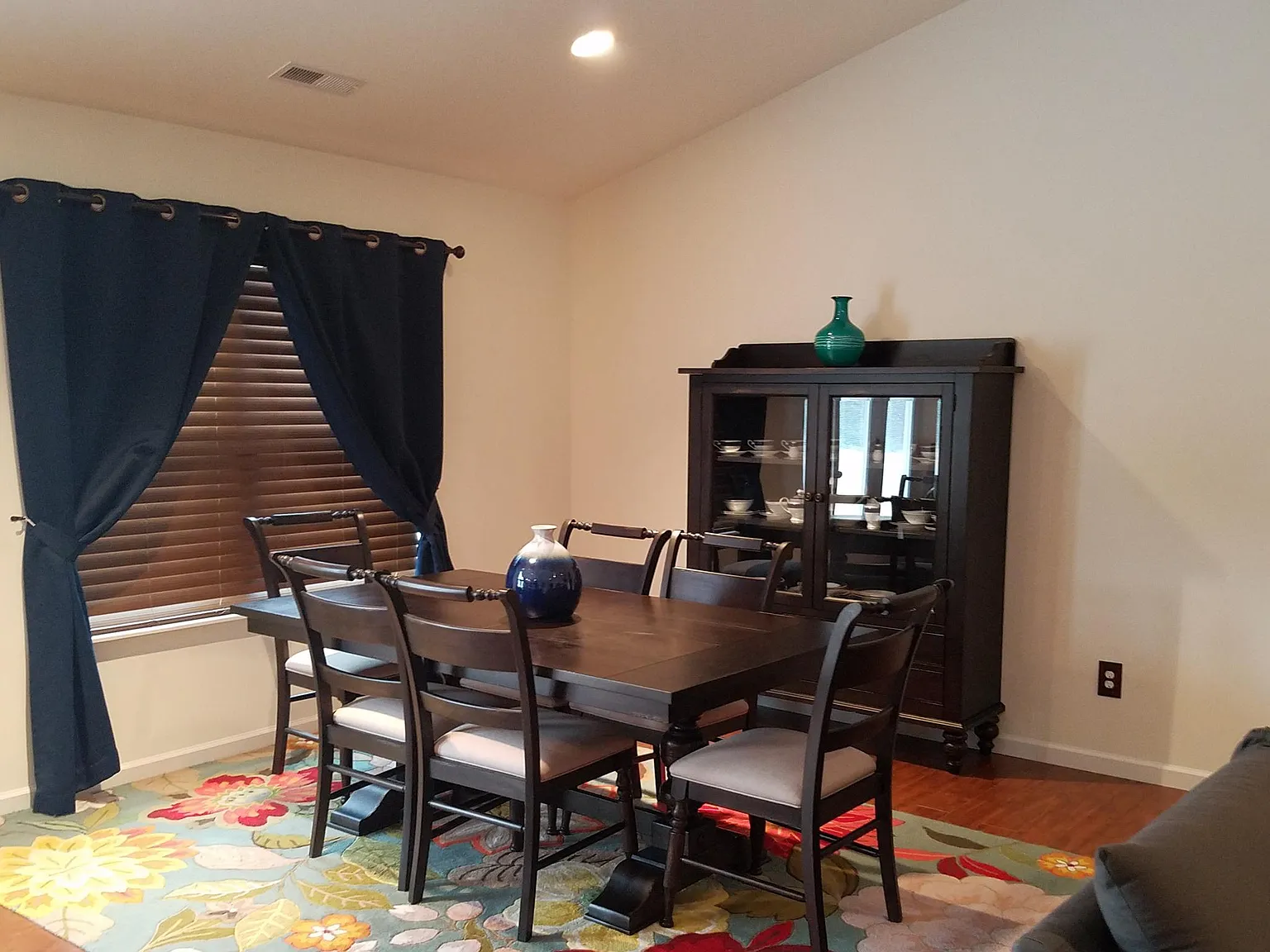 4 bed, 1945 sqft, $4,500 — Photo 4
