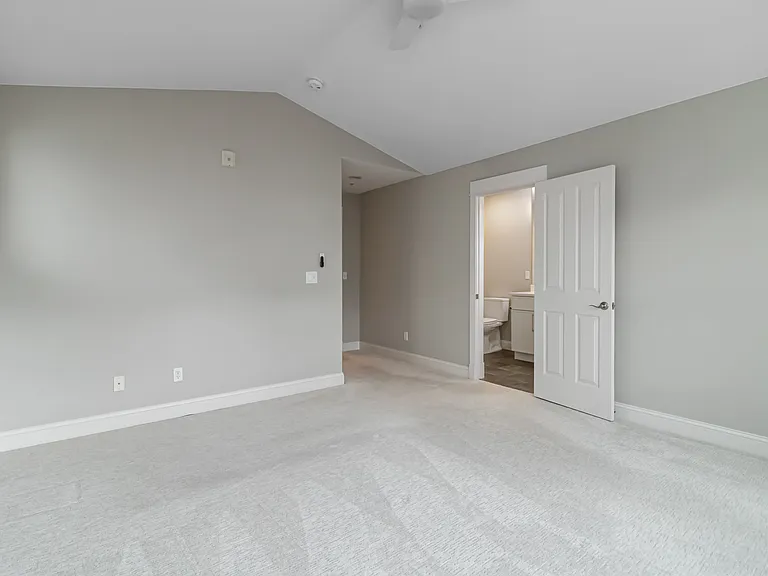 5557 Hill St #C — Photo 28