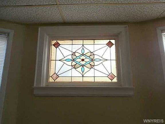 5th image of 44 W Woodside Ave