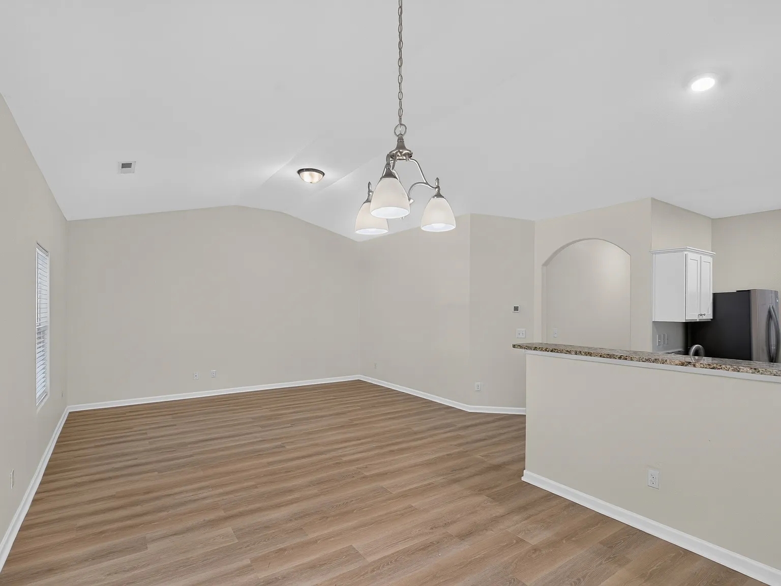 3 bed, 1400 sqft, $1,890 — Photo 2