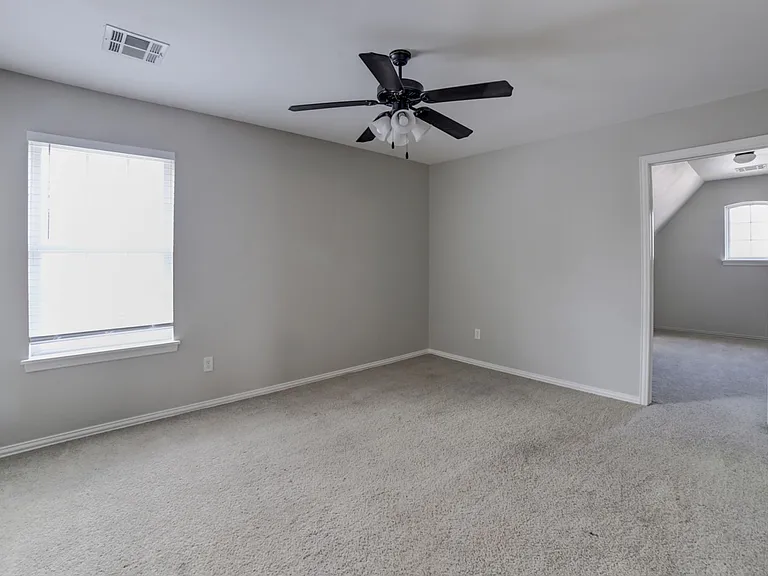 819 E Seattle Pl — Photo 4