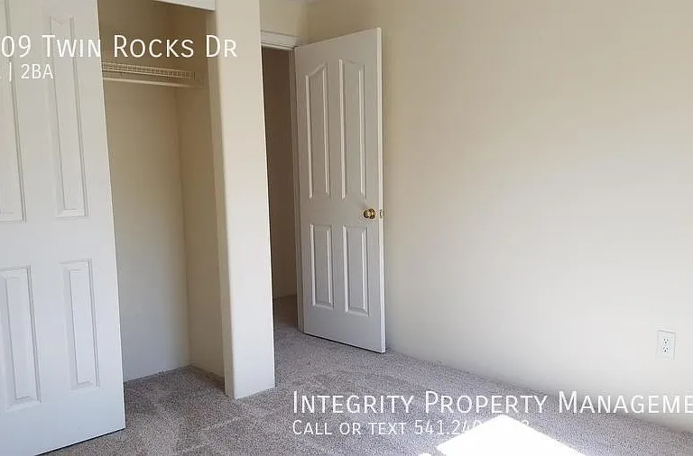1209 Twin Rocks Dr — Photo 19