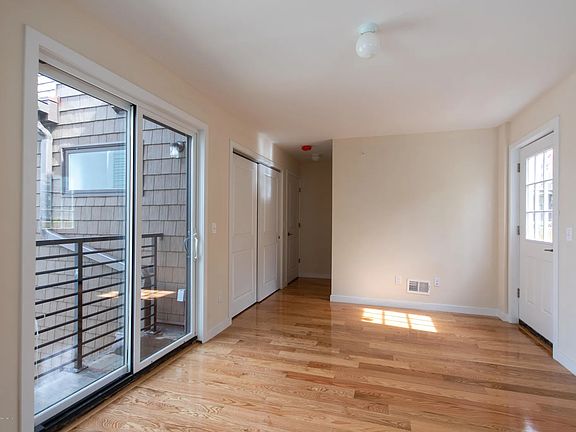 5th image of 730 Bay St #1