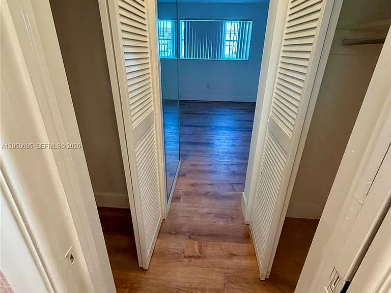 20200 NE 27th Ct #6 — Photo 6