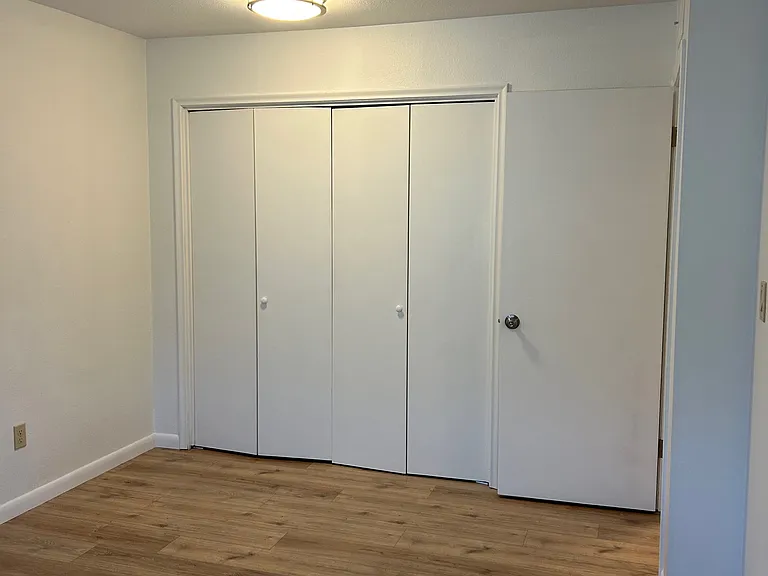 180 Bradshaw Dr #15 — Photo 2