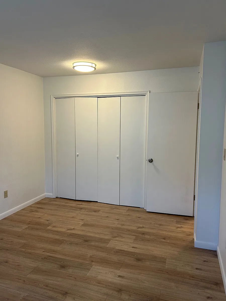Building Photo - 180 Bradshaw Dr #15