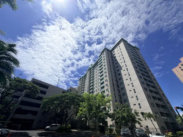 3009 Ala Makahala Pl, Honolulu, HI