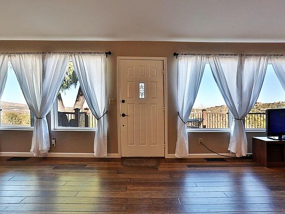 5th image of 830 Devereaux Dr