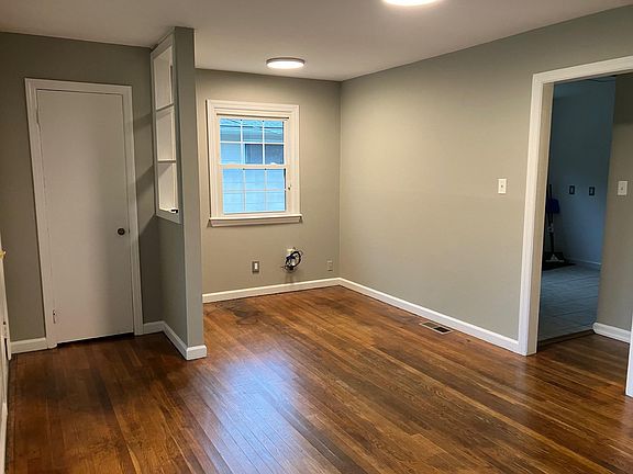2nd image of 902 E Florida St