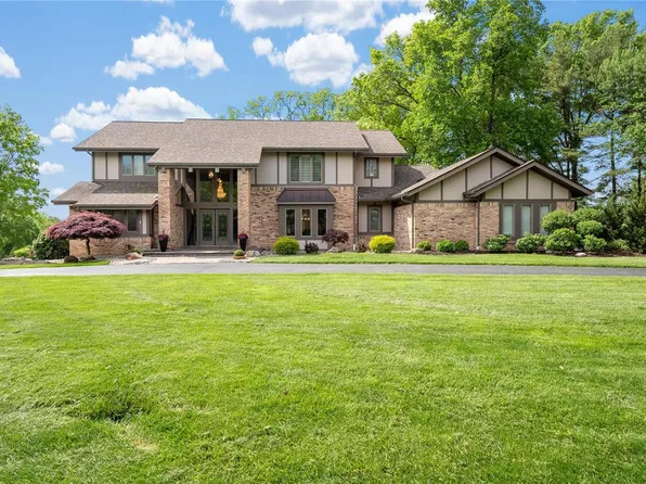 104 Meadowbrook Country Club Est, Ballwin, MO 63011