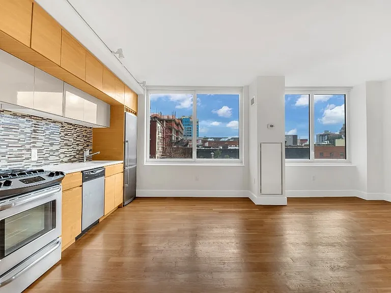150 4th Ave #3J — Photo 2