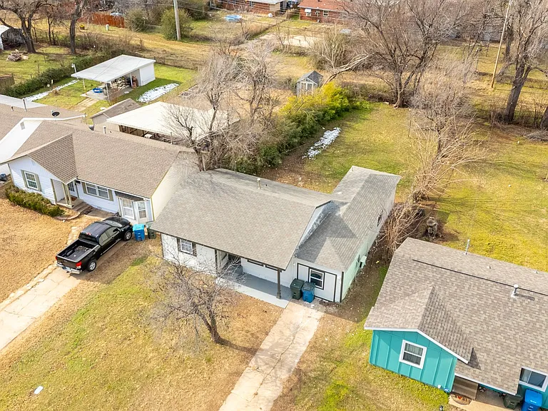 1621 Thompson Dr — Photo 16