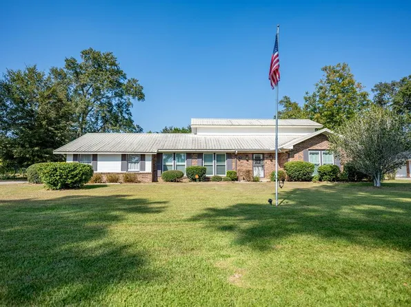 110 Foxfire Dr, Dothan, AL 36301