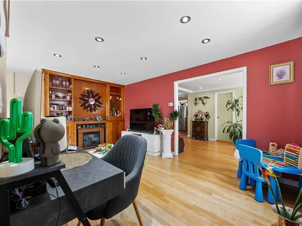 8 Lester Court image 4 of 25