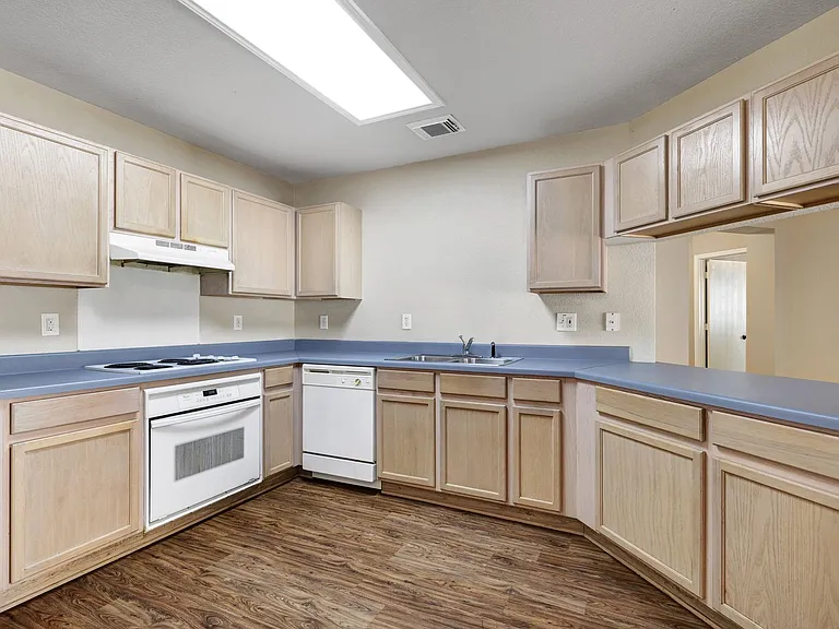 10331 Manor Crk — Photo 11