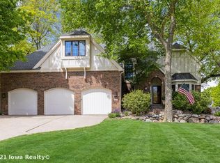 709 S 25th Ct, West Des Moines, IA 50265