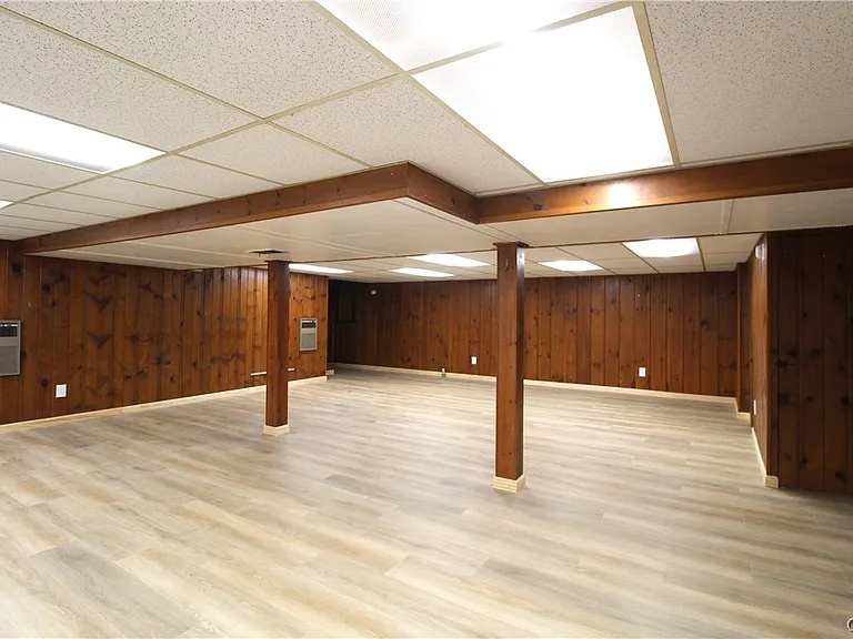 24 Forest Rd — Photo 37