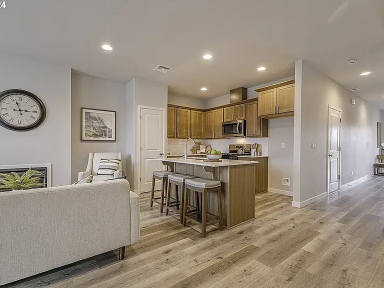 3634 Ash St — Photo 3