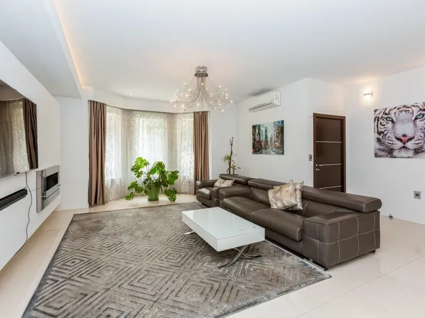 96 Columbia Terrace image 2 of 40