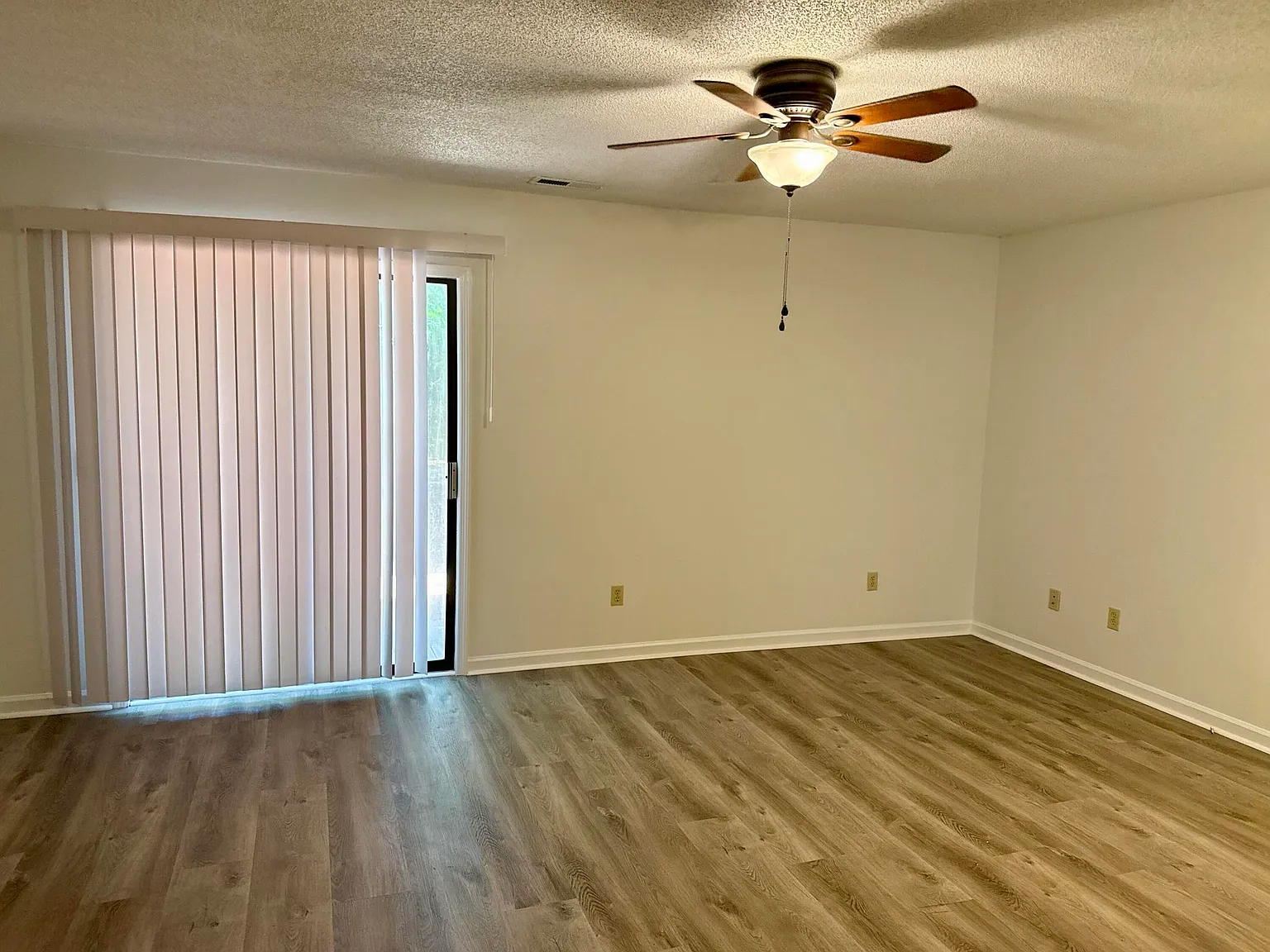 2 bed, 1102 sqft, $1,450 — Photo 3
