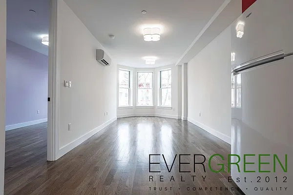 Rented by Evergreen Apartments BK | media 4