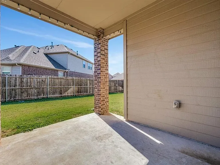 2025 Lake Vista Dr — Photo 21