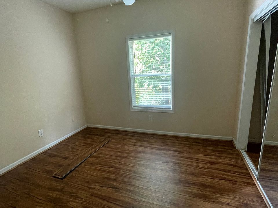 Hall- Secondary Bedroom