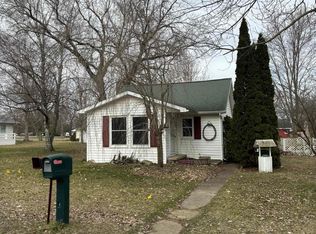 307 E Cottage Ave, Shepherd, MI 48883