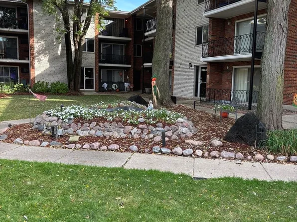 3955 W 104th St APT 2B, Chicago, IL 60655