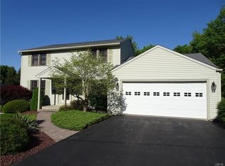 105 Crabapple Ln, Syracuse, NY 13219