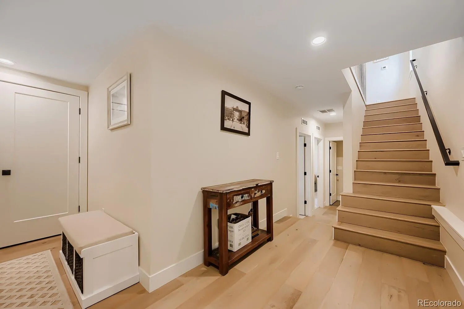 3 bed, 3.0 bath, 2241 sqft, $5,000 — Photo 2