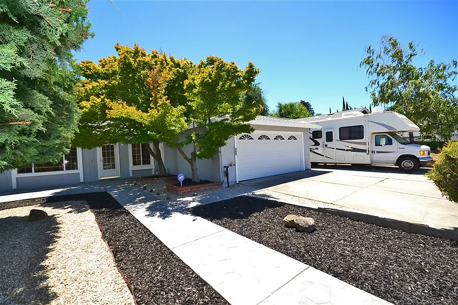 2125 Meredith Way photo 1